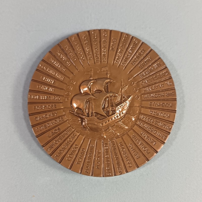 MEDAILLE EN BRONZE DU CINQUANTENAIRE DES TROUPES COLONIALES 1900 - 1950